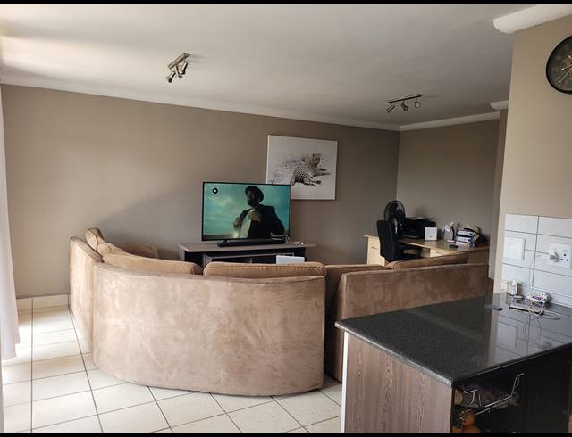 2 BEDROOM APARTMENT TO LET IN CASHAN